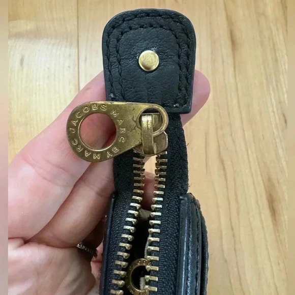 MARC by Marc Jacobs Black Leather Wallet with Gold-Colored Metallic Details - Picture 9 of 9